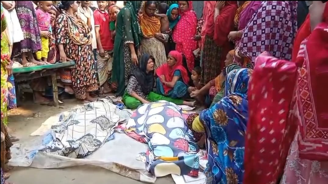 বকশীগঞ্জে বাসচাপায় শাশুড়ি-পুত্রবধূ নিহত, আটক হেলপার